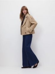 Krótki trencz - beżowy. Brązowe płaszcze Reserved, l, bez wzorów, z bawełny, bez kaptura. Za 229.99 zł.