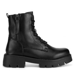 Botki DeeZee. Czarne botki DeeZee, bez wzorów, bez obcasa, na płaskiej podeszwie, bez zapięcia. Za 143.99 zł.