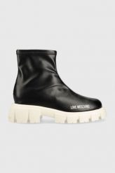 Love Moschino botki damskie kolor czarny na platformie. Czarne botki Love Moschino, bez wzorów, z gumy, bez obcasa, na platformie, bez zapięcia. W wyprzedaży za 539.99 zł.