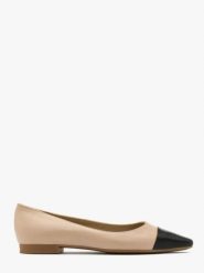 Beżowe baleriny z czarnym noskiem. Brązowe baleriny Ryłko, bez wzorów, ze skóry, bez obcasa, na płaskiej podeszwie, bez zapięcia. W wyprzedaży za 239.99 zł.