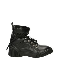 BOTKI Z ELASTYCZNĄ CHOLEWKĄ 2455100 BLACK. Czarne botki Venezia, bez wzorów, ze skóry, bez obcasa, bez zapięcia. Za 199.00 zł.