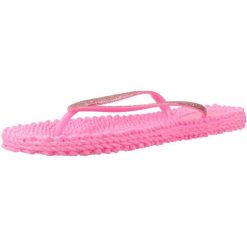 Sandały ILSE JACOBSEN CHEERFUL01 Rose. Czerwone sandały Ilse Jacobsen, bez wzorów, z gumy, bez obcasa, bez zapięcia. Za 152.99 zł.