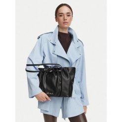 Torebka Steve Madden. Czarne torebki klasyczne Steve Madden, bez wzorów, klasyczne, bez dodatków. Za 559.99 zł.