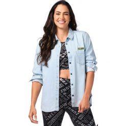 Koszula niebieska dżinsowa z długim rękawem Zumba. Niebieskie koszule ZUMBA WEAR, xs, bez wzorów, z bawełny, sportowe, bez kołnierzyka, bez ramiączek. W wyprzedaży za 129.00 zł.