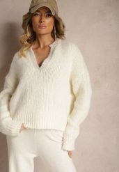 Jasnobeżowy Sweter z Wełną o Krótkim Kroju z Trójkątnym Dekoltem Savandoria. Brązowe swetry Renee, na zimę, bez wzorów, z wełny, casualowe, bez ramiączek. W wyprzedaży za 135.99 zł.