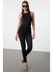 Trendyol Dżinsy - Skinny fit - w kolorze czarnym rozmiar: 42. Czarne jeansy Trendyol, bez wzorów, klasyczne, z podwyższonym stanem. Za 88.23 zł.