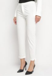 Jasnobeżowe Eleganckie Spodnie Regular z Nogawkami 7/8 i Kieszeniami Getida. Brązowe jeansy Born2be, bez wzorów, z jeansu, biznesowe. Za 79.99 zł.
