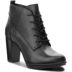 Botki TOMMY HILFIGER - Basic Lace Up Heel B FW0FW03607 Black 990. Czarne botki Tommy Hilfiger, bez wzorów, z materiału, bez obcasa, bez zapięcia. W wyprzedaży za 399.00 zł.