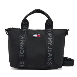 Torebka Tommy Jeans. Czarne torebki klasyczne Tommy Jeans, bez wzorów, z jeansu, klasyczne, bez dodatków. Za 219.99 zł.