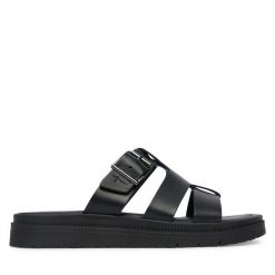 Klapki Tamaris. Czarne klapki Tamaris, bez wzorów, bez obcasa, bez zapięcia. Za 299.99 zł.