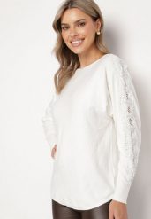 Biały Sweter z Wiskozą Ozdobiony Cyrkoniami na Rękawach Reninna. Białe swetry Born2be, m, z aplikacjami, z jeansu, eleganckie, bez ramiączek. W wyprzedaży za 84.99 zł.
