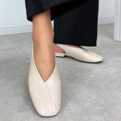 Beżowe baleriny damskie Potocki 20335. Brązowe czółenka POTOCKI, na jesień, bez wzorów, z jeansu, biznesowe, bez obcasa, na obcasie, bez zapięcia. W wyprzedaży za 131.12 zł.