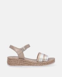 ZŁOTE SANDAŁY NA KOTURNIE 308748080 RO-P-A. Żółte sandały Venezia, bez wzorów, ze skóry, bez obcasa, na koturnie, bez zapięcia. Za 349.00 zł.