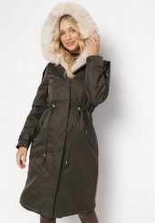 Ciemnozielona Nylonowa Kurtka Parka Płaszcz Ozdobiona Futerkiem Faelana. Zielone kurtki Born2be, l, bez wzorów, z futra, bez kaptura. W wyprzedaży za 322.99 zł.