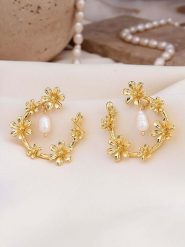 Pierres delicates Pozłacane kolczyki z perłami rozmiar: onesize. Białe kolczyki Pierres delicates, z perłą, pozłacane. Za 54.95 zł.