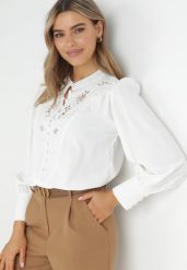 Biała Bluzka z Haftem Nardos. Białe bluzki Born2be, m, bez wzorów, z tkaniny, eleganckie, bez kołnierzyka, bez ramiączek. W wyprzedaży za 76.49 zł.