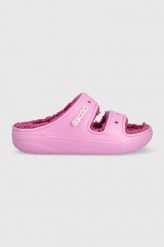 Crocs kapcie Classic Cozzzy Sandal kolor różowy 207446. Czerwone kapcie Crocs, bez wzorów. W wyprzedaży za 154.99 zł.