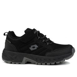 Buty damskie sportowe do chodzenia Lotto KETCHAM LOW TEX T. Czarne buty treningowe Lotto, bez wzorów, bez zapięcia, trekkingowe. W wyprzedaży za 148.00 zł.