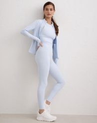 Damskie legginsy z wysokim stanem, squat proof, dla niskich Sense niebieskie. Niebieskie legginsy AIM'N, bez wzorów, z elastanu, krótkie. Za 297.00 zł.