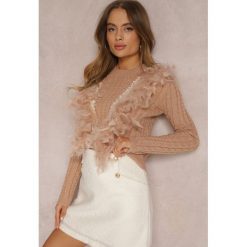 Beżowy Sweter z Piórami Deti. Brązowe swetry Renee, uniwersalny, z aplikacjami, z jeansu, casualowe, bez ramiączek. W wyprzedaży za 159.99 zł.