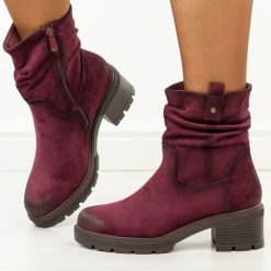 Bordowe botki damskie S.Barski 8100. Czerwone botki S.BARSKI, bez wzorów, z dzianiny, casualowe, z okrągłym noskiem, bez obcasa, bez zapięcia. Za 249.00 zł.