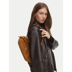Torebka Guess. Brązowe torebki klasyczne Guess, z aplikacjami, klasyczne, bez dodatków. Za 544.99 zł.