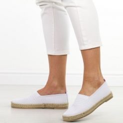 Białe espadryle damskie, półbuty Vinceza 13624. Białe espadryle VINCEZA, bez wzorów, z jeansu, klasyczne, z okrągłym noskiem, bez obcasa, na płaskiej podeszwie. Za 89.00 zł.