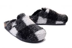 DR. BRINKMANN 320056-09 anthrazit, klapki profilaktyczne damskie. Szare klapki Dr. Brinkmann, bez wzorów, bez obcasa, bez zapięcia. Za 149.94 zł.