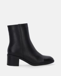 KLASYCZNE BOTKI DAMSKIE 3524 001 BLACK. Czarne botki Venezia, bez wzorów, ze skóry, klasyczne, bez obcasa, bez zapięcia. Za 349.00 zł.