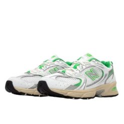 Buty do chodzenia dla dorosłych New Balance 530 White Palm Leaf. Białe buty sportowe lifestyle New Balance, bez wzorów, bez zapięcia, trekkingowe. W wyprzedaży za 443.20 zł.