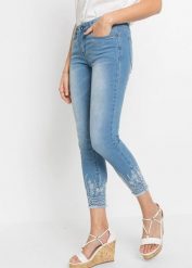 Jeansy o kroju skinny, mid waist, cropped. Niebieskie jeansy bonprix, bez wzorów, z jeansu. Za 169.99 zł.