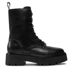 Trapery KARL LAGERFELD. Czarne traperki KARL LAGERFELD, bez wzorów, bez obcasa, bez zapięcia. Za 1,299.00 zł.