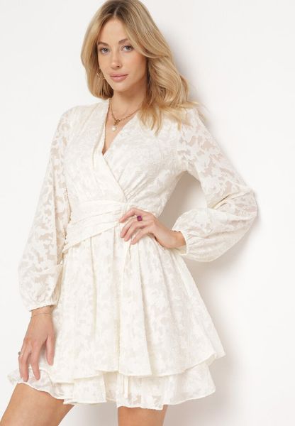 Jasnobeżowa Rozkloszowana Sukienka Mini z Plumeti o Kopertowym Kroju Tayeta. Brązowe sukienki Born2be, na spotkanie biznesowe, l, bez wzorów, eleganckie, bez kołnierzyka, bez ramiączek, mini, kopertowe. Za 139.99 zł.