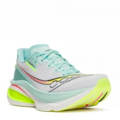 Buty biegowe Saucony Endorphin Azura Kobieta Biały/Eklat. Białe buty do biegania Saucony, w ażurowe wzory, z gumy, bez zapięcia, do biegania. Za 690.25 zł.