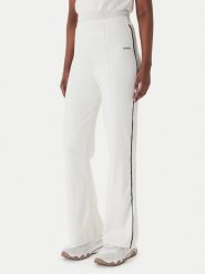 Guess Spodnie dzianinowe V6RB14 Z4642 Écru Regular Fit. Spodnie materiałowe Guess, z aplikacjami, z dzianiny. Za 524.99 zł.