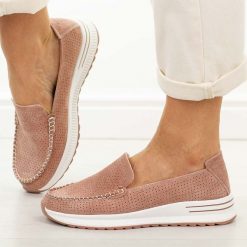 Fango ażurowe skórzane mokasyny damskie Jezzi 9793. Brązowe mokasyny Jezzi, w ażurowe wzory, z jeansu, z okrągłym noskiem. Za 239.00 zł.