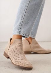 Jasnobeżowe Płaskie Botki Vices z Wycięciem Felilia. Brązowe botki Born2be, bez wzorów, z jeansu, eleganckie, bez obcasa, na płaskiej podeszwie, bez zapięcia. Za 119.99 zł.