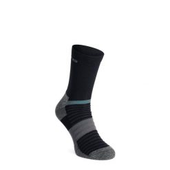 Skarpety biegowe Inov-8 Active High. Czarne skarpetki Inov-8, bez wzorów, trekkingowe. Za 59.99 zł.