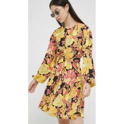 JDY sukienka mini rozkloszowana. Sukienki JDY, l, bez wzorów, z tkaniny, bez kołnierzyka, bez ramiączek, maxi, rozkloszowane. W wyprzedaży za 77.99 zł.