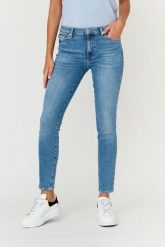 7 FOR ALL MANKIND Niebieskie jeansy SLIM ILLUSION WITHIN. Niebieskie jeansy 7 for all mankind, bez wzorów, z bawełny. W wyprzedaży za 469.99 zł.