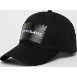 Calvin Klein Jeans - Czapka. Szare czapki z daszkiem Calvin Klein Jeans, bez wzorów, z bawełny. Za 149.90 zł.