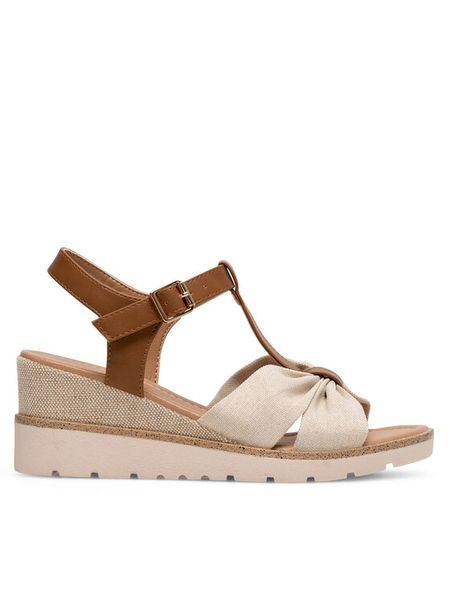 Clara Barson Sandały WS6253-06 Beżowy. Brązowe sandały Clara Barson, bez wzorów, z materiału, bez obcasa, na koturnie, bez zapięcia. Za 119.99 zł.