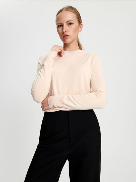 Sweter basic - kremowy. Białe swetry Sinsay, l, bez wzorów, ze skóry, bez ramiączek. W wyprzedaży za 39.99 zł.