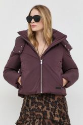 Trussardi kurtka damska kolor bordowy zimowa oversize. Czerwone kurtki TRUSSARDI, na zimę, bez wzorów, bez kaptura. W wyprzedaży za 729.99 zł.