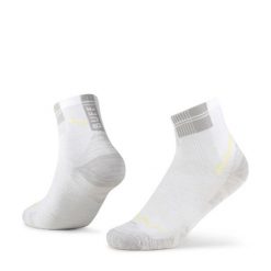 Skarpety biegowe Buff Coolnet Quarter Sock CQ. Białe skarpetki Buff, bez wzorów, z elastanu. Za 83.99 zł.