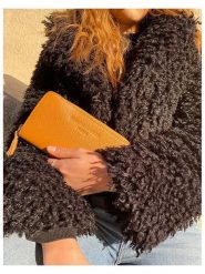 Christian Laurier Skórzany portfel "Mony" w kolorze karmelowym - 19,5 x 10,5 cm rozmiar: onesize. Brązowe portfele Christian Laurier, bez wzorów, z materiału. Za 108.99 zł.