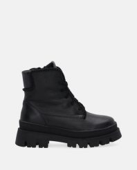 BOTKI DAMSKIE 38606 PEL NERO. Botki Venezia, bez wzorów, ze skóry, bez obcasa, bez zapięcia. Za 259.00 zł.