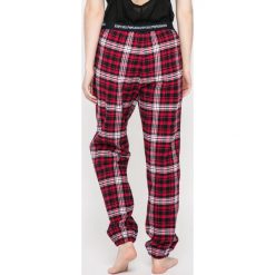 Emporio Armani - Spodnie piżamowe. Piżamy marki Emporio Armani. W wyprzedaży za 219.90 zł.