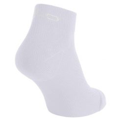 Skarpetki UNI ODLO Socks short ESSENTIAL. Białe skarpetki ODLO, bez wzorów, z elastanu. Za 50.34 zł.