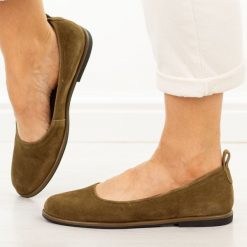 Camelowe skórzane baleriny damskie Filippo Dp7741/26. Brązowe baleriny Filippo, bez wzorów, z jeansu, casualowe, z okrągłym noskiem, bez obcasa, na płaskiej podeszwie, bez zapięcia. Za 219.00 zł.